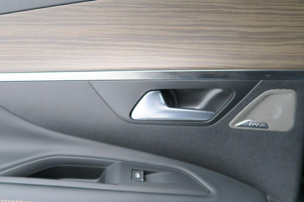 Peugeot 3008 Hybrid 225 e-EAT8 GT Pack 16