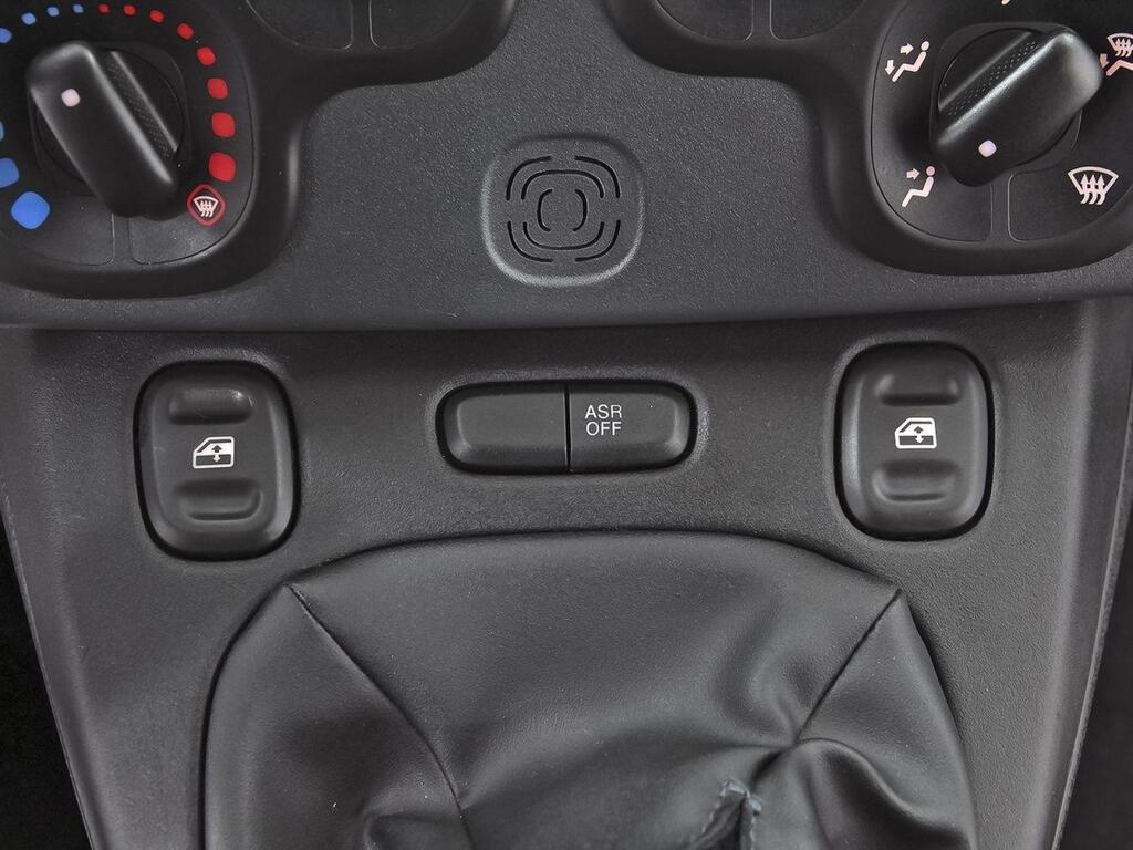 Fiat Panda Cross 1.0 Hybrid 51kw (70CV) 11