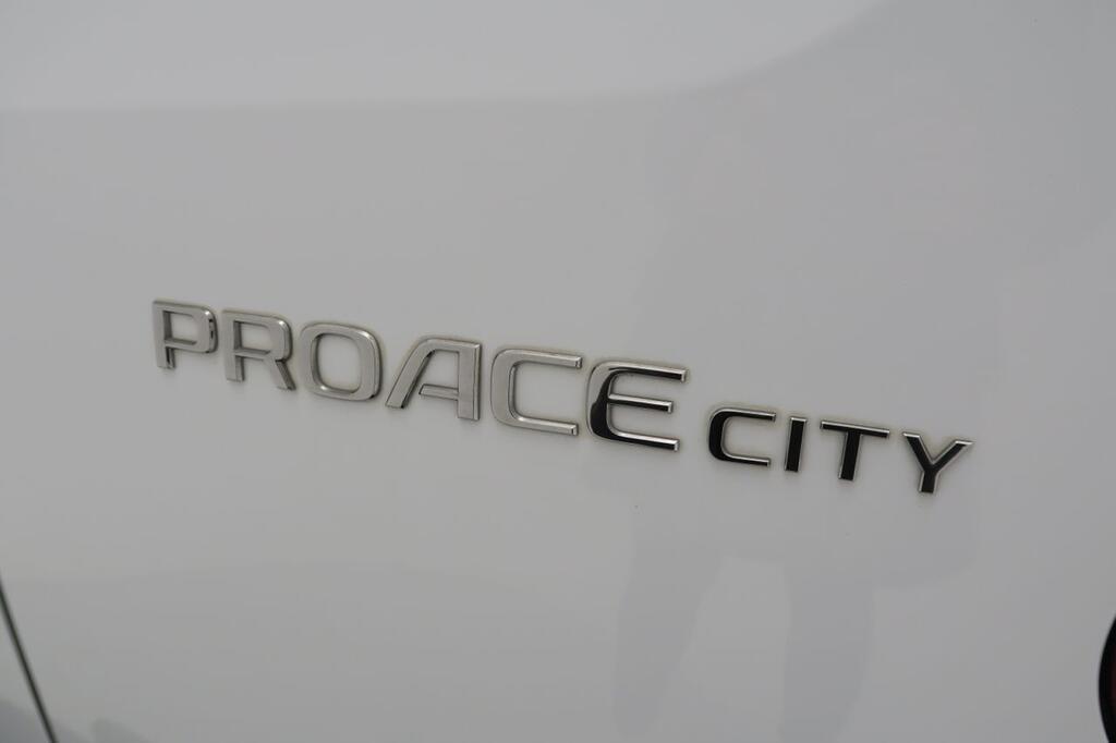 Toyota Proace City FG 1.5D 102 CV MWB 4P 17