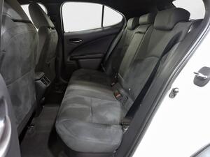 Lexus UX 2.0 250h Premium 8
