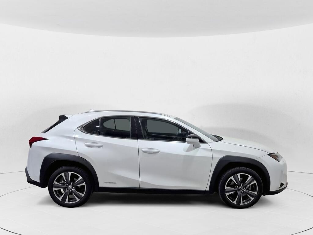 Lexus UX 2.0 250h Premium 3