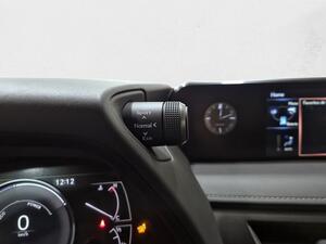 Lexus UX 2.0 250h Premium 16