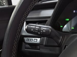 Lexus UX 2.0 250h Premium 17