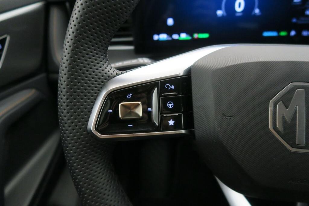 MG HS LUXURY 1.5 PHEV 272 CV 5P 11