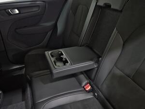 Volvo XC40 2.0 B3 G R-Design Auto 32