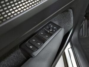 Volvo XC40 2.0 B3 G R-Design Auto 11