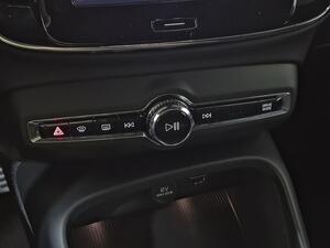 Volvo XC40 2.0 B3 G R-Design Auto 24