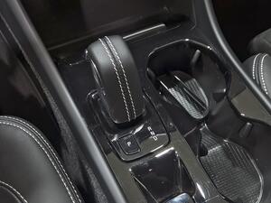 Volvo XC40 2.0 B3 G R-Design Auto 25
