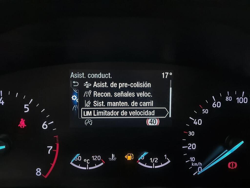 Ford Focus 1.0 Ecoboost MHEV 92kW ST-Line 24