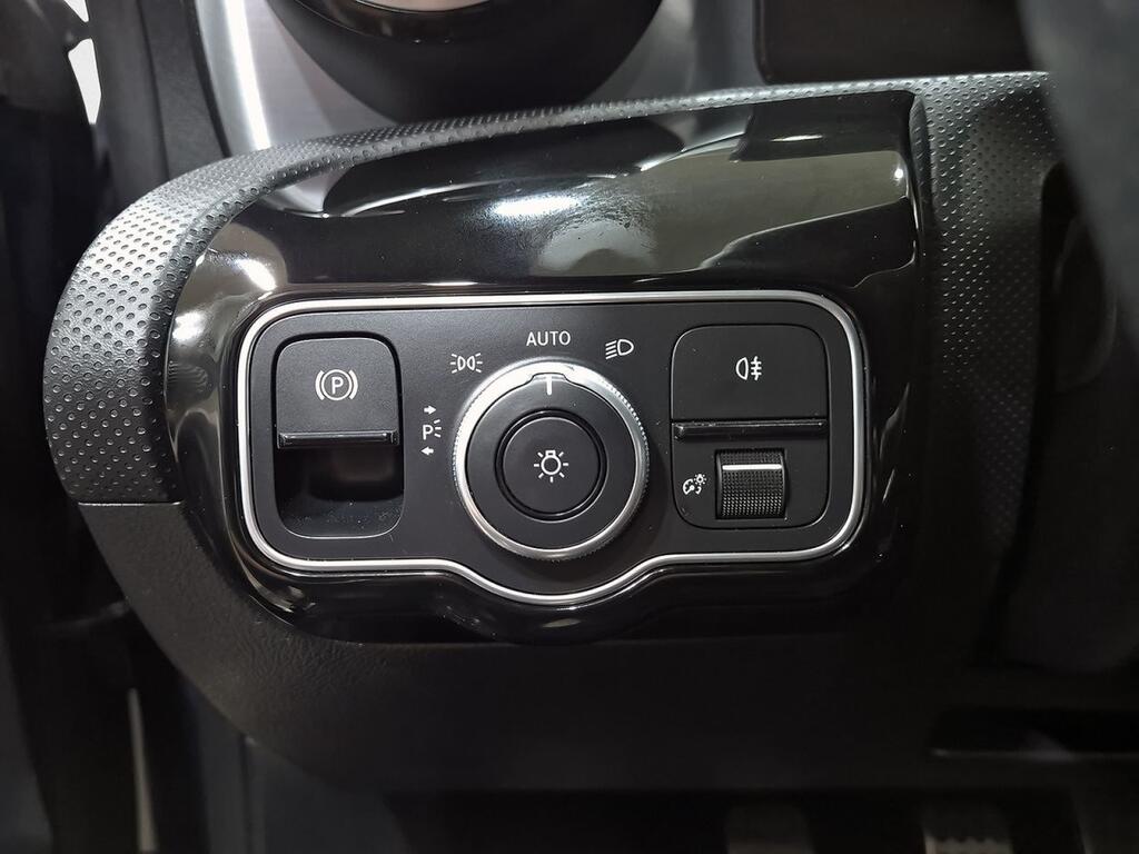Mercedes CLA CLA 200 12
