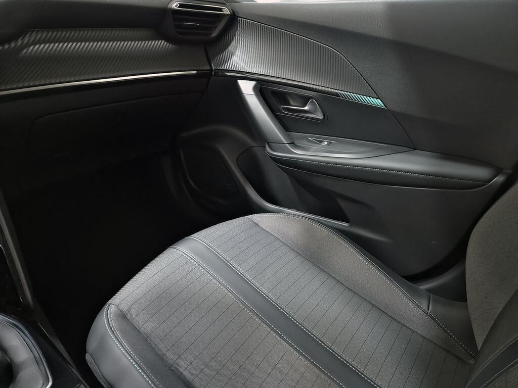 Peugeot 2008 Allure BlueHDI 81kW (110CV) 29