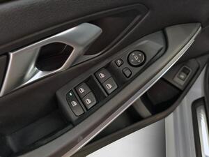 BMW Serie 3 318d Auto.Touring 11