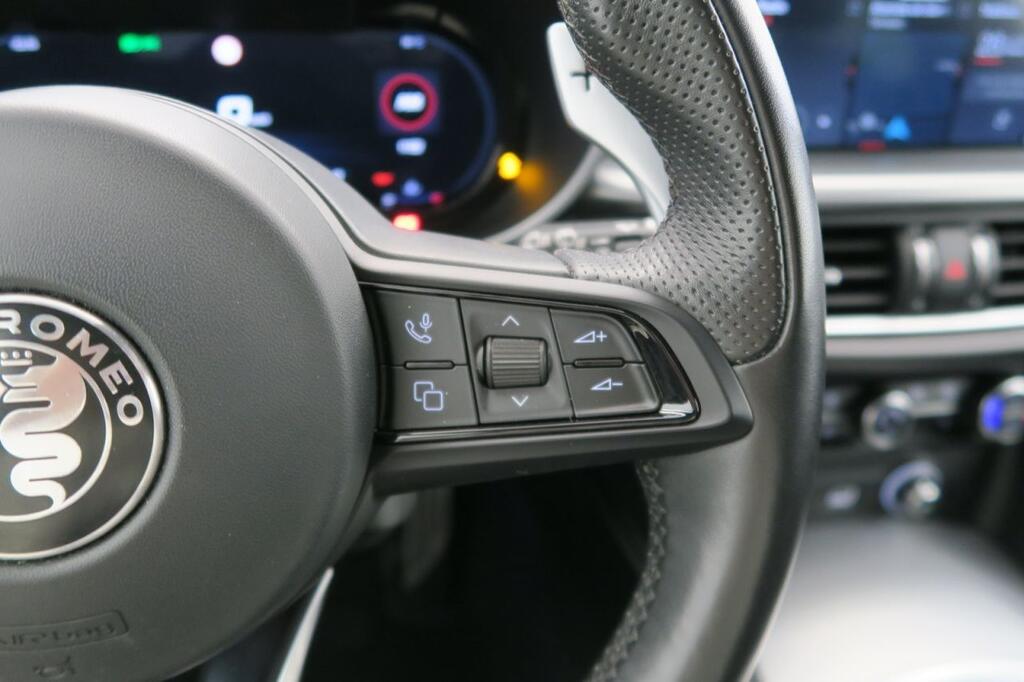 Alfa Romeo Stelvio 2.2 Diésel 154kW (210CV) Veloce Q4 10