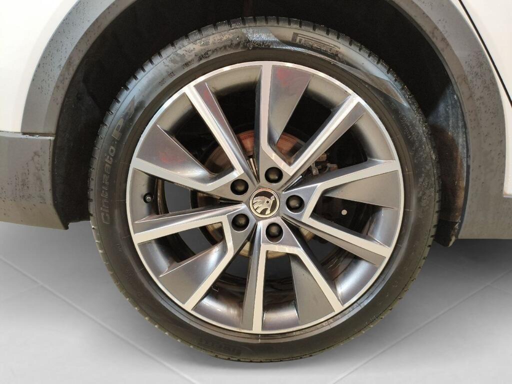 Skoda Octavia KOMBI 2.0 TDI SCOUT DSG AWD 200 CV 5P 7
