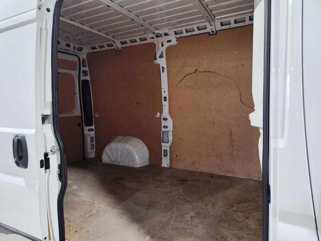 Peugeot Boxer FG 2.2 BHDI 120 L2H2 3.3T 4P Segunda mano