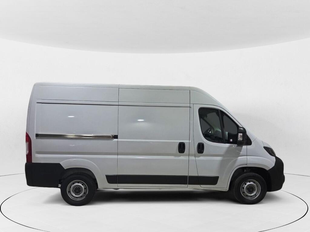 Peugeot Boxer FG 2.2 BHDI 120 L2H2 3.3T 4P Segunda mano