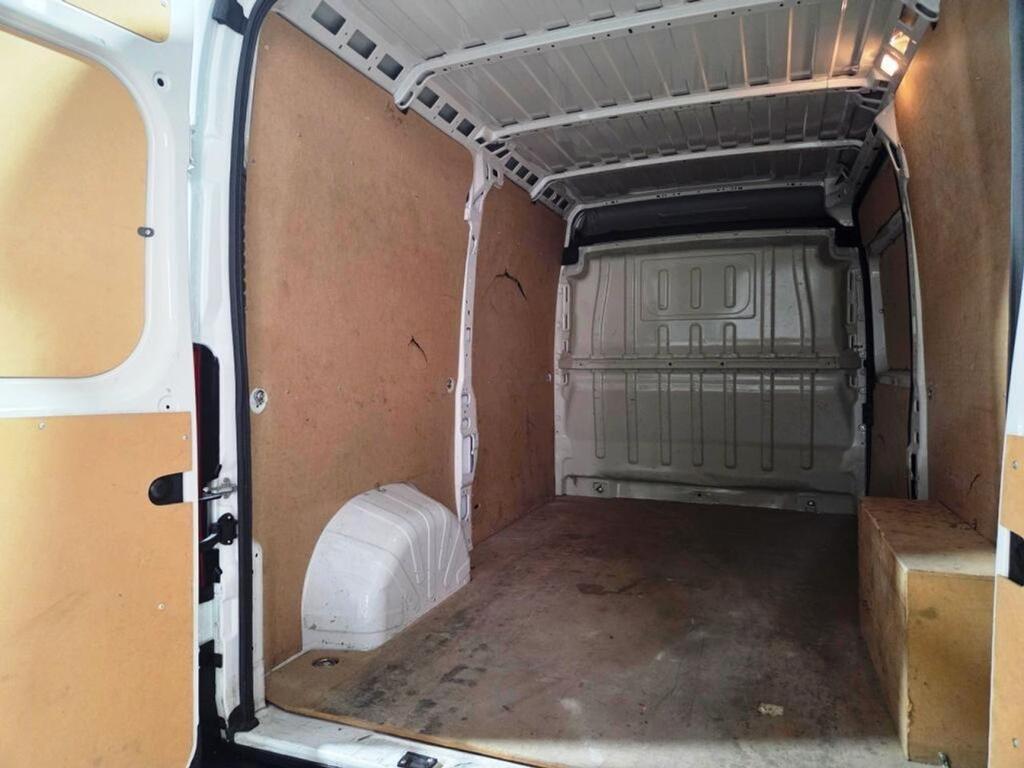 Peugeot Boxer FG 2.2 BHDI 120 L2H2 3.3T 4P Segunda mano