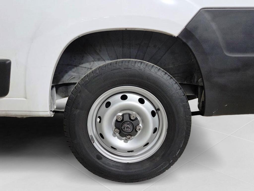 Peugeot Boxer FG 2.2 BHDI 120 L2H2 3.3T 4P Segunda mano