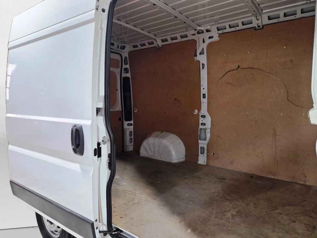 Peugeot Boxer FG 2.2 BHDI 120 L2H2 3.3T 4P Segunda mano