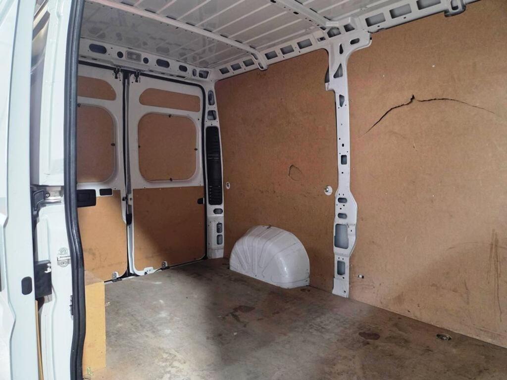 Peugeot Boxer FG 2.2 BHDI 120 L2H2 3.3T 4P Segunda mano