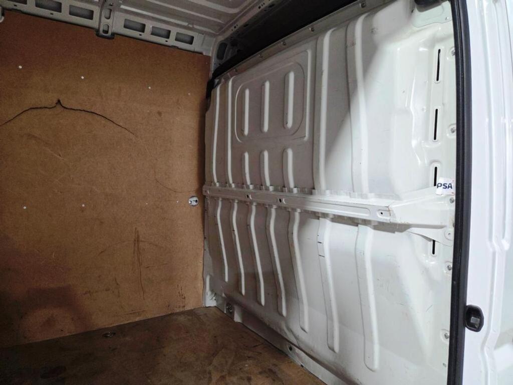 Peugeot Boxer FG 2.2 BHDI 120 L2H2 3.3T 4P Segunda mano