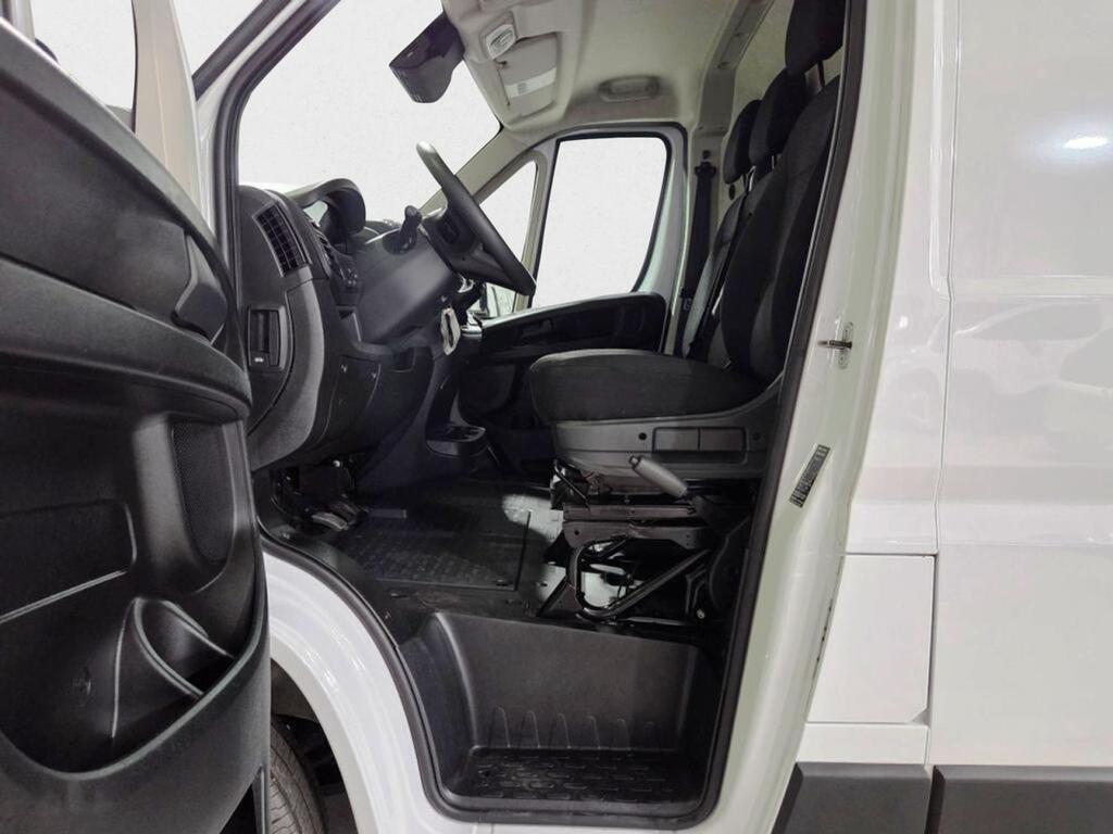Peugeot Boxer FG 2.2 BHDI 120 L2H2 3.3T 4P Segunda mano