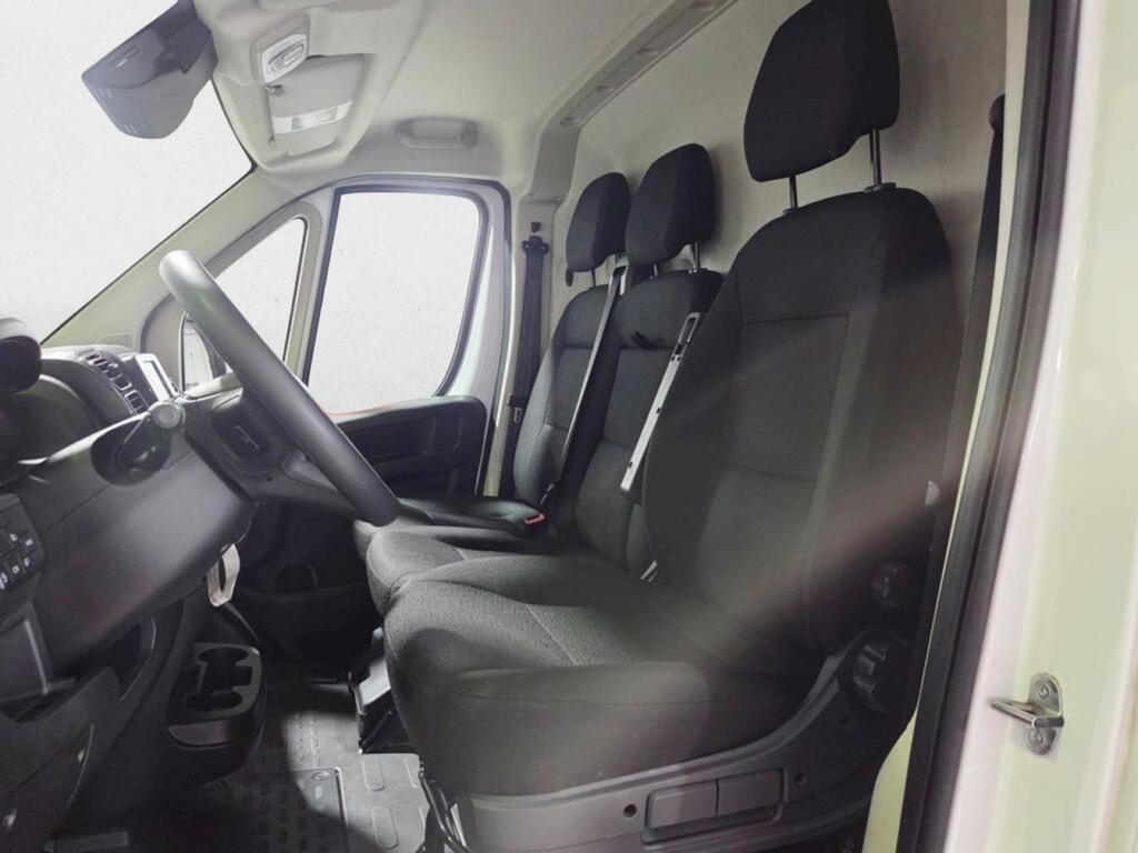 Peugeot Boxer FG 2.2 BHDI 120 L2H2 3.3T 4P Segunda mano