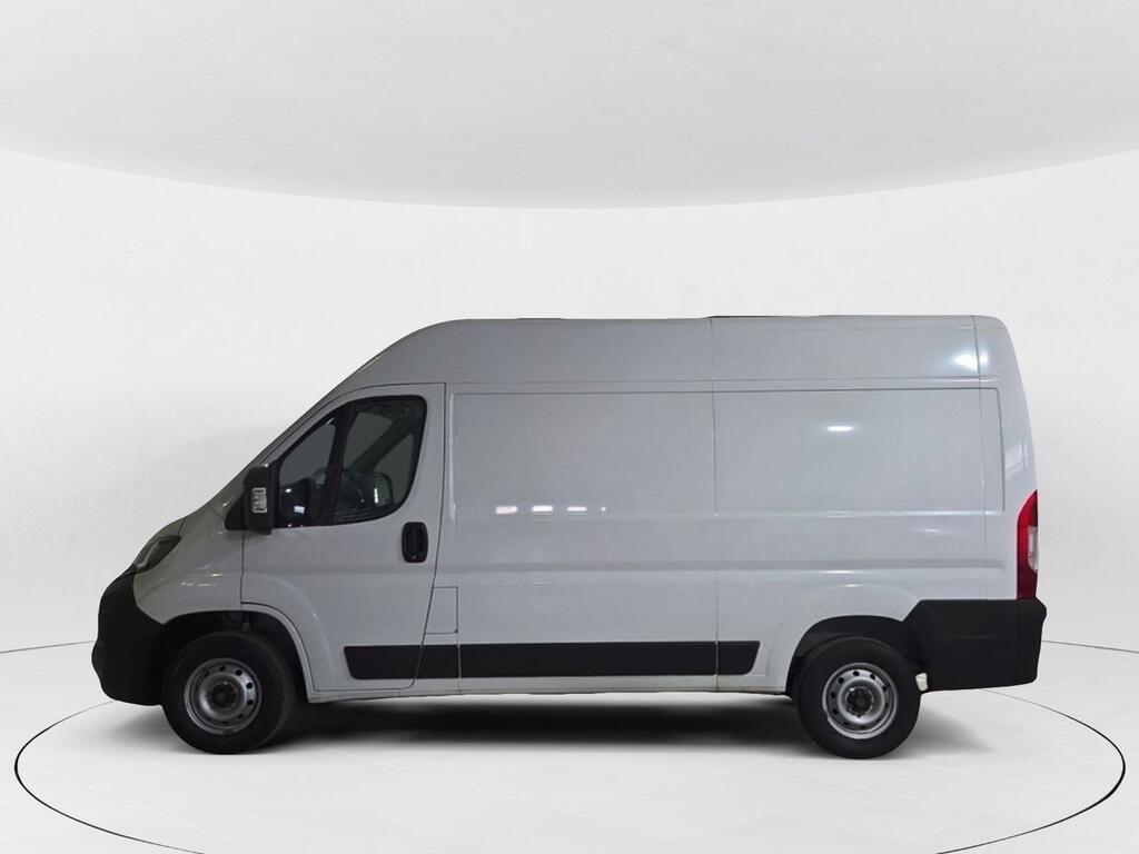 Peugeot Boxer FG 2.2 BHDI 120 L2H2 3.3T 4P Segunda mano