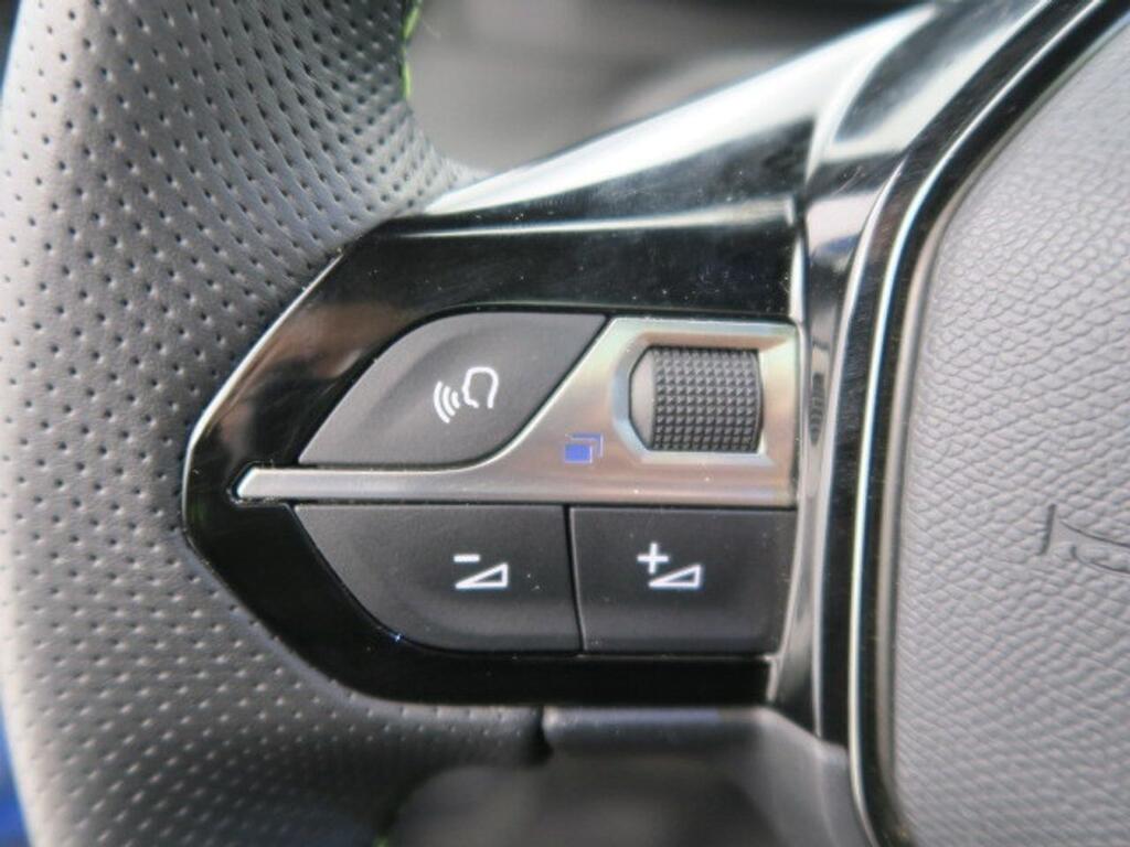 Peugeot 2008 Eléctrico GT 136 (100kW) Segunda mano