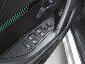 Peugeot 2008 Allure Pack Puretech 100 S&S 6 Vel. MAN 12
