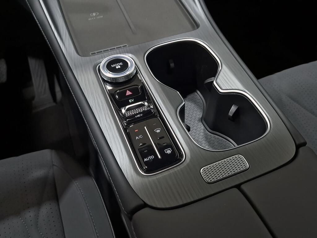 Ebro S800 1.5 TGDI PHEV Premium E-CVT 27