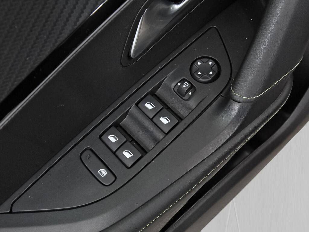 Peugeot 2008 GT BlueHDI 130 S&S EAT8 Segunda mano