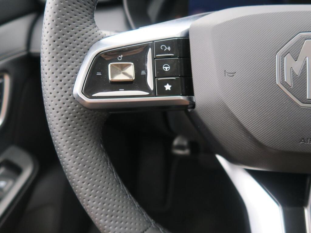 MG ZS LUXURY 1.5 HIBRID+ 197 CV 5P Segunda mano