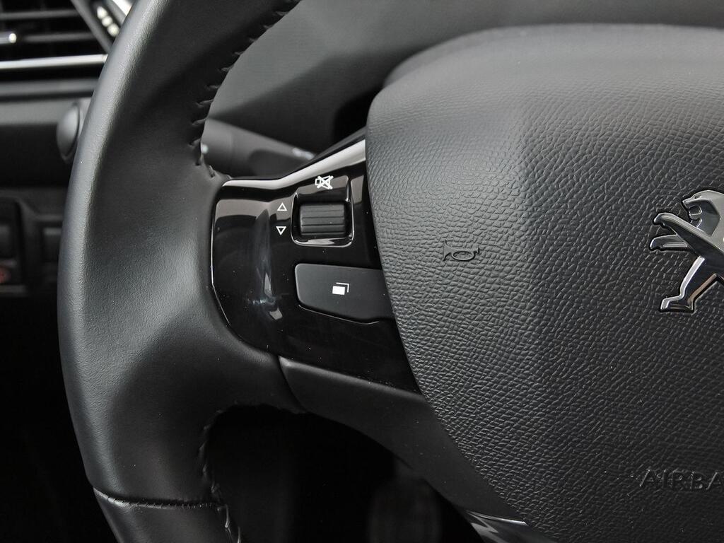 Peugeot 308 SWActive Pack BlueHDi 130 S&S MAN Segunda mano