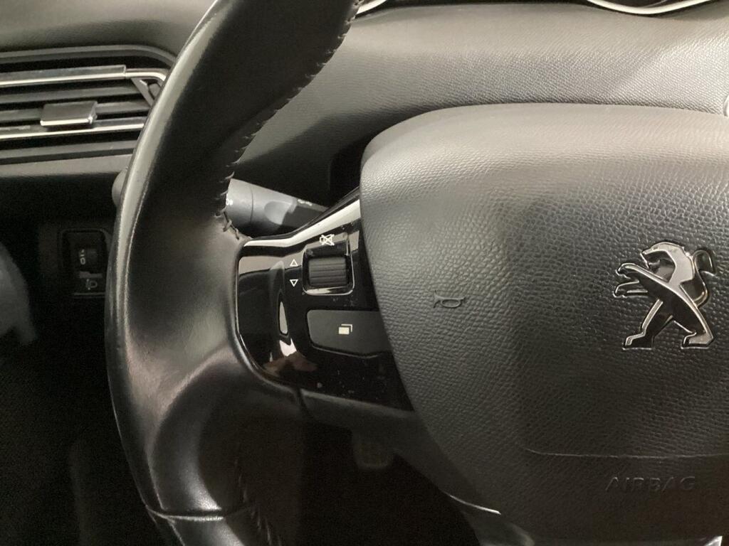 Peugeot 308 5p Style BlueHDi 130 S&S Segunda mano