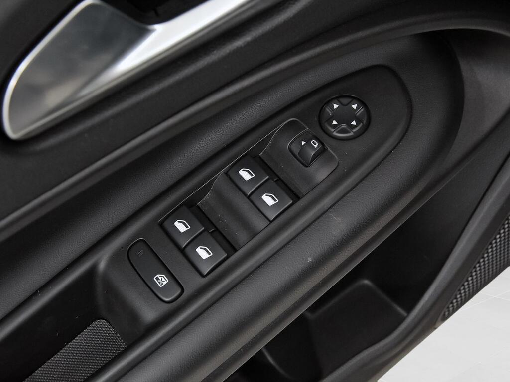 Jeep Avenger 1.2 eHybrid 74kW (100CV) Altitude Segunda mano