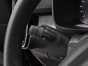 Volvo XC40 2.0 B3 G Core Auto 17
