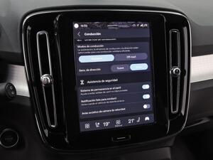 Volvo XC40 2.0 B3 G Core Auto 28