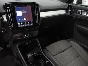 Volvo XC40 2.0 B3 G Core Auto 11
