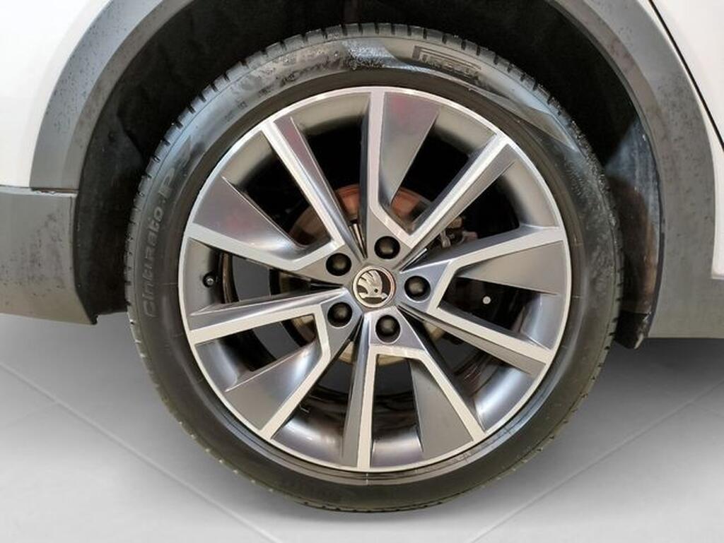 Skoda Octavia OCTAVIA KOMBI 2.0 TDI SCOUT 200 DSG AWD 5P Segunda mano