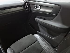 Volvo XC40 XC40 2.0 B3 R-DESIGN AUTO 5P 29