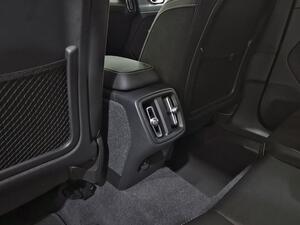 Volvo XC40 XC40 2.0 B3 R-DESIGN AUTO 5P 31