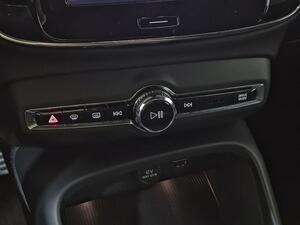 Volvo XC40 XC40 2.0 B3 R-DESIGN AUTO 5P 24