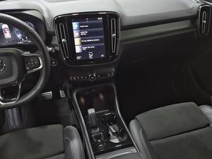 Volvo XC40 XC40 2.0 B3 R-DESIGN AUTO 5P 28