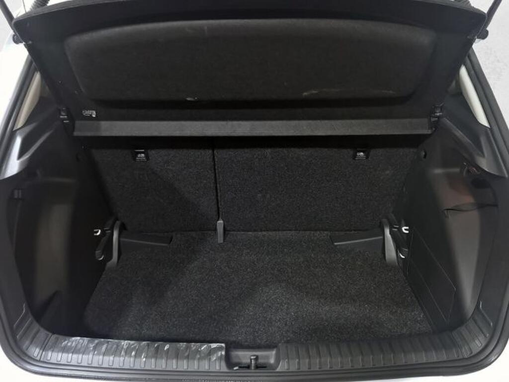 Skoda Fabia FABIA 1.0 TSI 95 SELECTION 5P (PACK CONFORT PLUS+PACK CROMO) Segunda mano