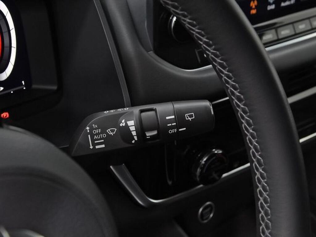 Nissan Qashqai QASHQAI 1.3 DIG-T MHEV 158CV N-CONNECTA DCT 5P(BITONO) Segunda mano