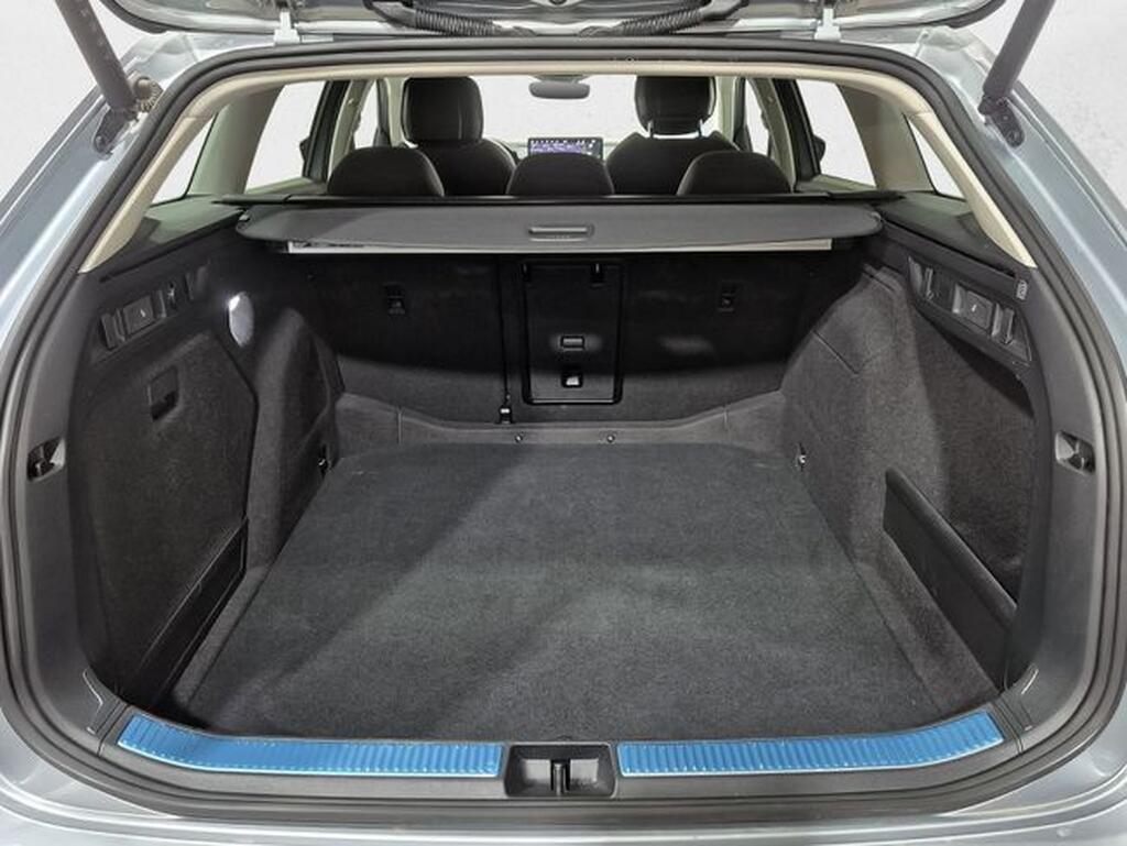 Skoda Superb SUPERB COMBI 1.5 TSI MHEV 150 DSG SELECTION 5P Segunda mano