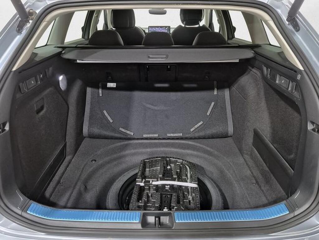 Skoda Superb SUPERB COMBI 1.5 TSI MHEV 150 DSG SELECTION 5P Segunda mano