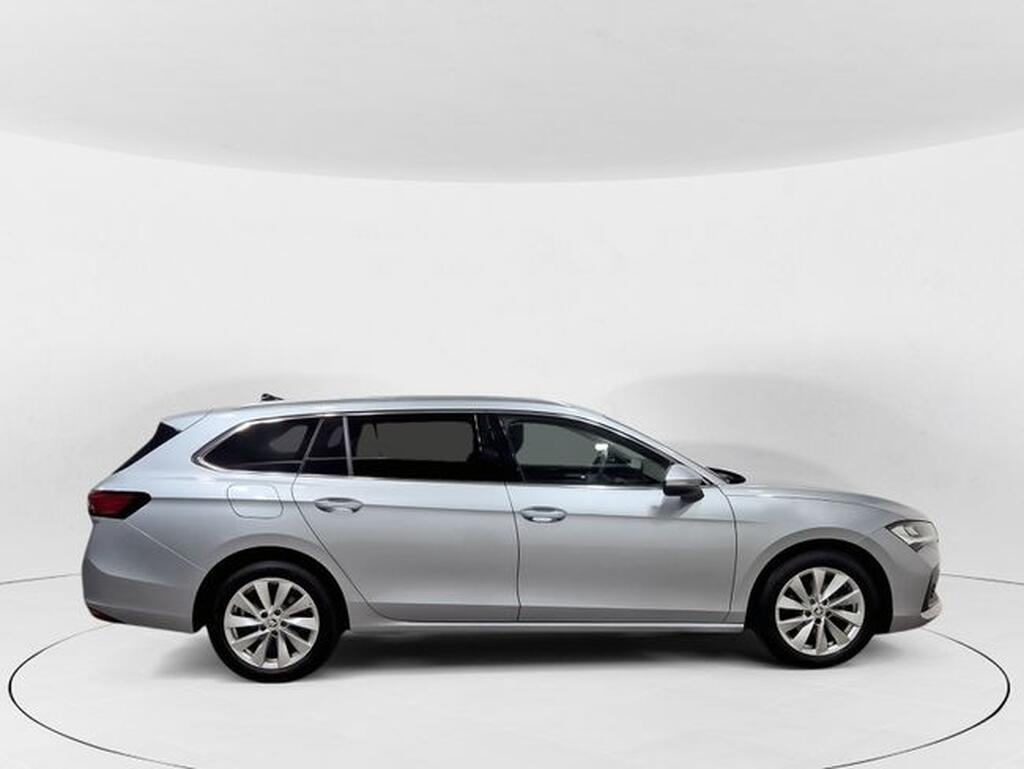 Skoda Superb SUPERB COMBI 1.5 TSI MHEV 150 DSG SELECTION 5P Segunda mano