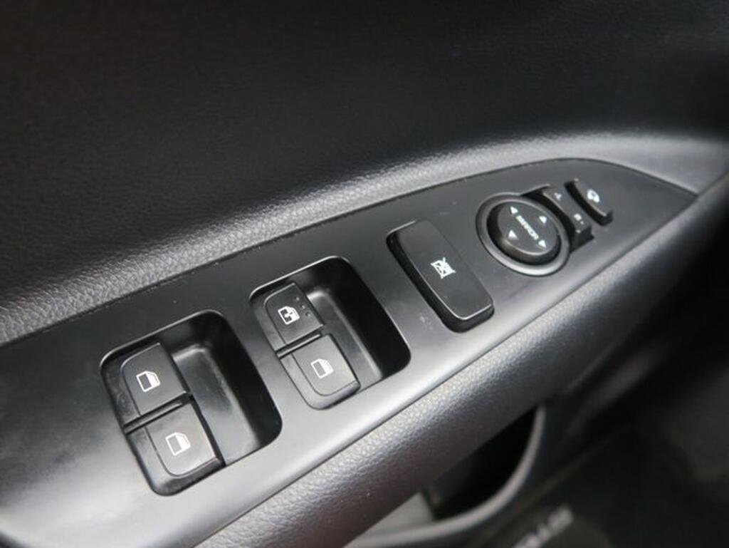 Kia Stonic STONIC SUV 1.0 T-GDI MHEV IMT 74KW DRIVE 100 5P 10